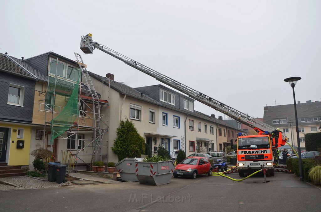 Feuer 2 Dach Koeln Brueck Diesterweg P19.JPG - Miklos Laubert